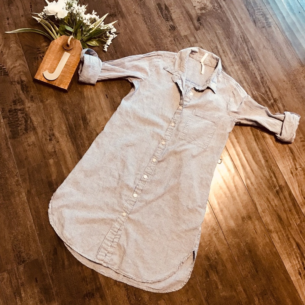 Live 4 Truth Size Small Boyfriend Shirt